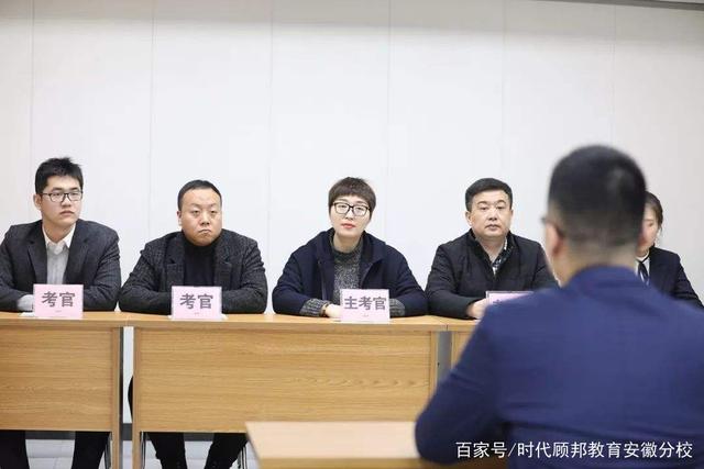 冬天面试事业单位穿(事业单位面试女士穿着)